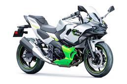 Kawasaki Ninja 7 Hybrid revealed